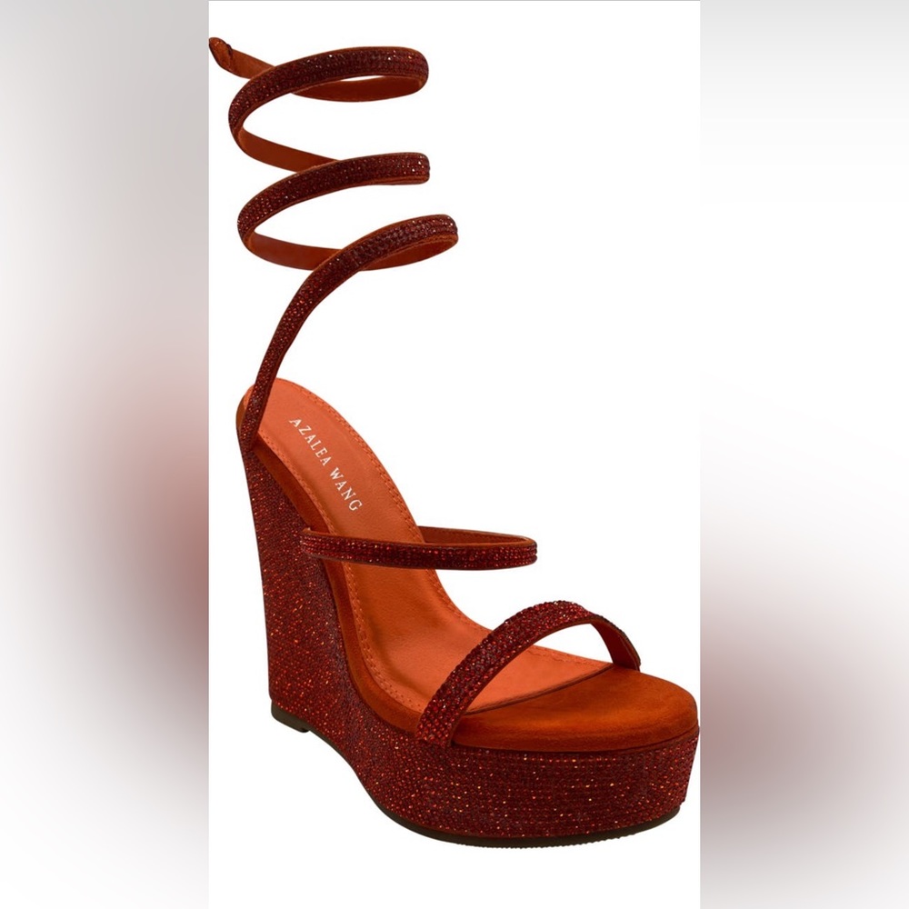 Perfect holiday shoes! Azalea Wang Stunning Platform Sandals! So comfy!!